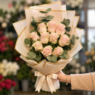 Púder rózsák – elegáns rózsacsokor